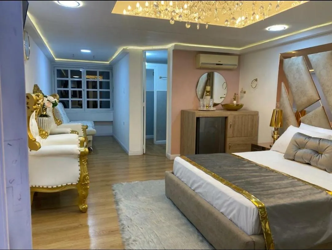 Daire Nuevo Y Lujoso Apartamento Por El Lleras Medellín